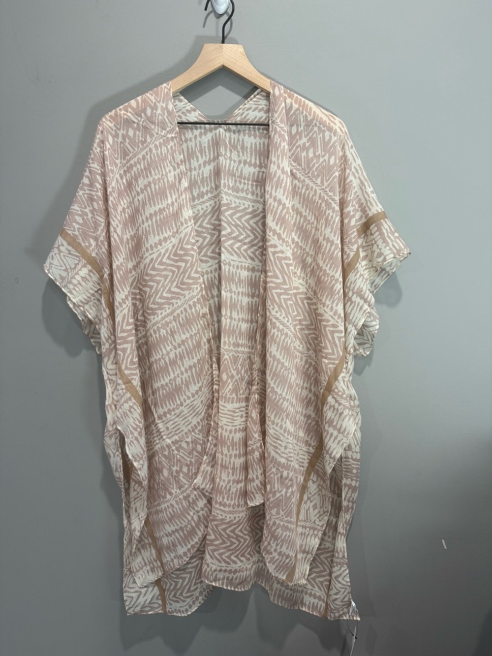Hadley‎ Wren Lightweight Geometric Print Kimono - Blush & Ivory OS